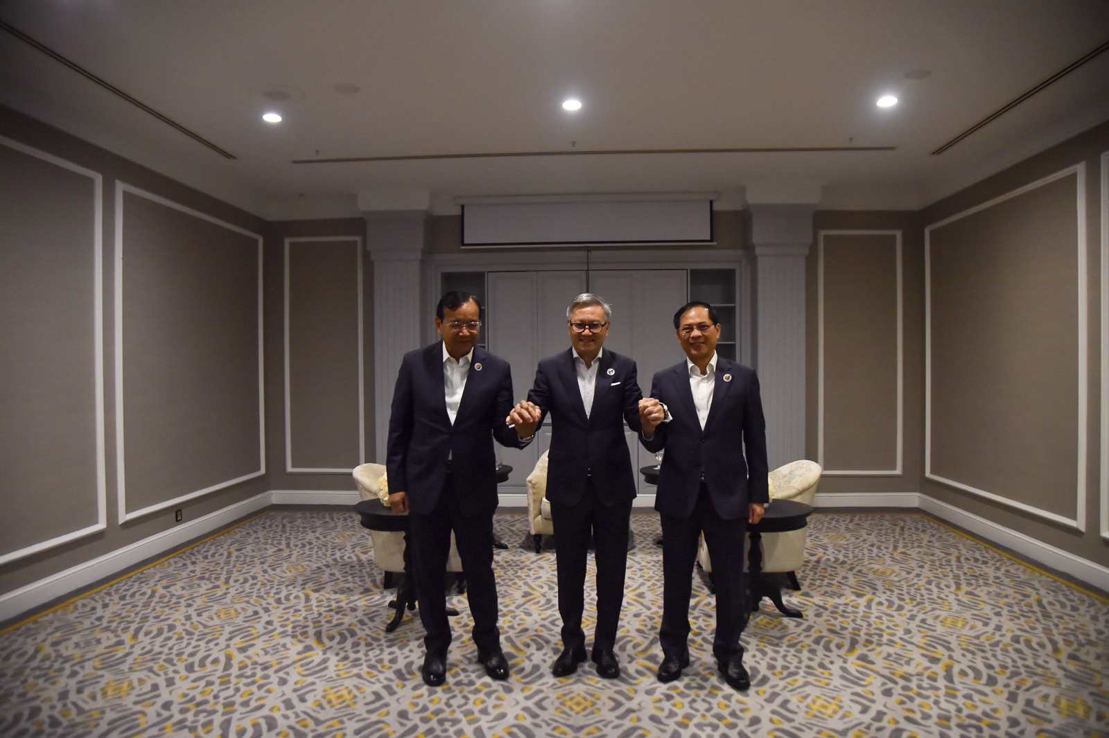 Ba Bộ trưởng Ngoại giao Việt Nam-Lào-Campuchia ăn sáng làm việc tại Malaysia